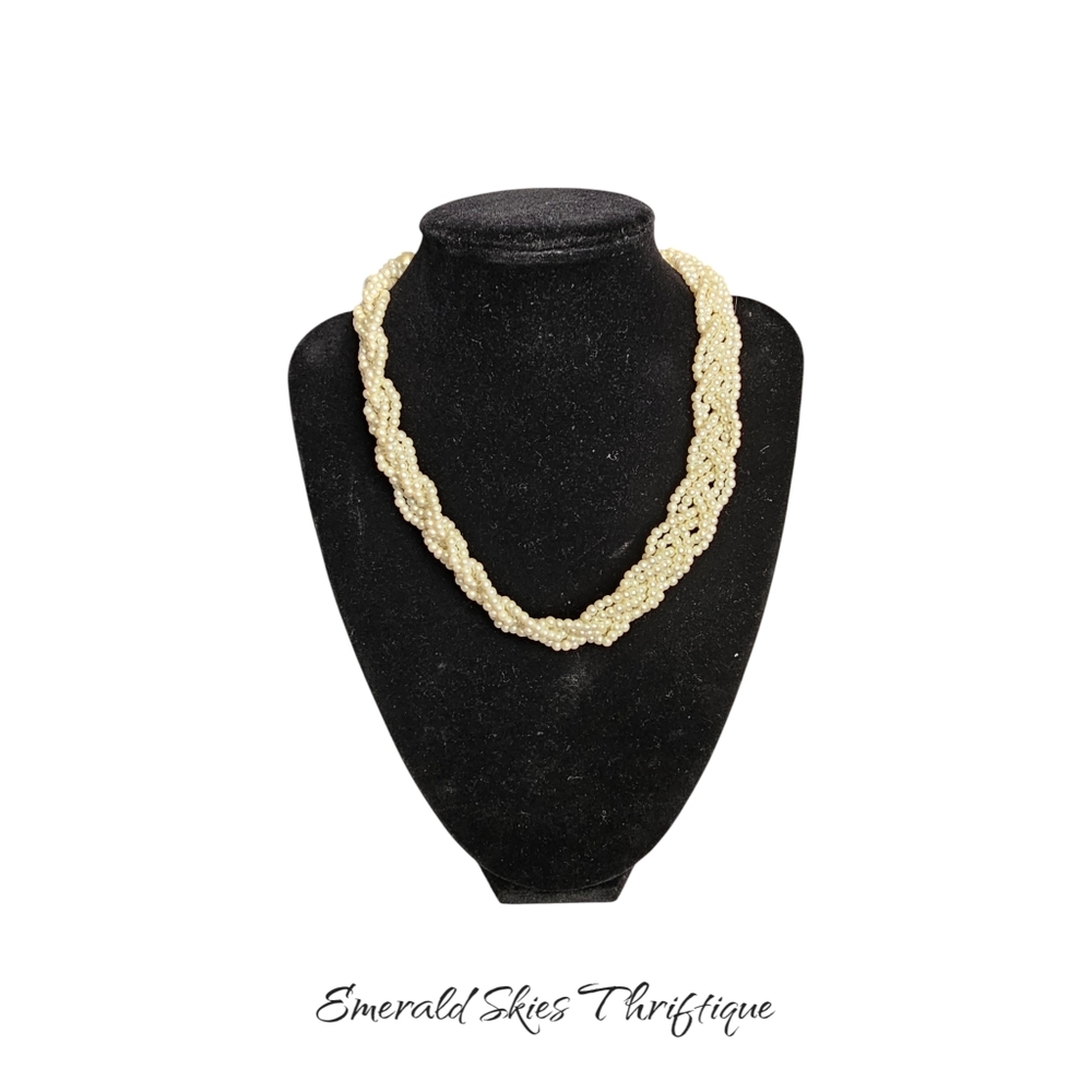 Avon‎ pearly braided necklace, new